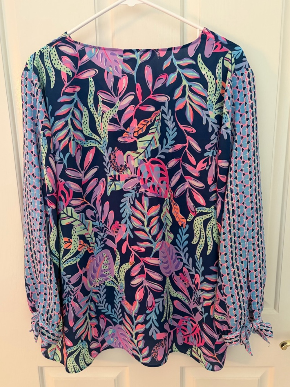 Lilly Pulitzer Navy Multicolor Tropical V-Neck Blouse - Picture 2 of 5